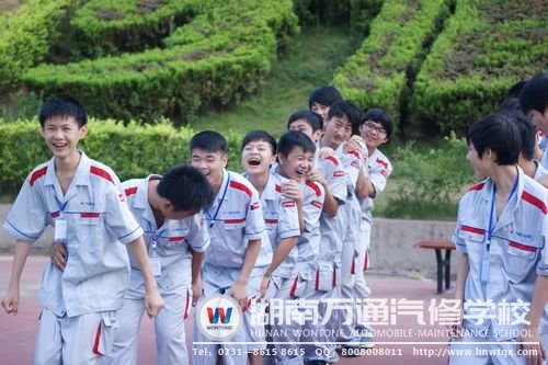 湖南萬通學子在晨訓中洋溢的燦爛笑容，讓人頓覺生活是如此之美好！