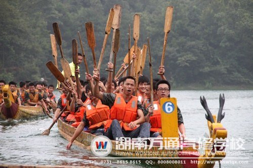 專業(yè)技能與職業(yè)素養(yǎng)兼?zhèn)洌拍艹蔀檎嬲钠奕瞬? /></div>
<p style=