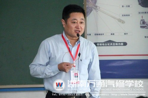 葛校長講課深入淺出，一字一句都飽含了對新生學子的期望