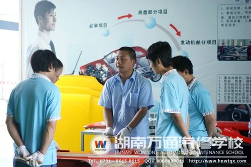 湖南萬(wàn)通手把手教學(xué)，讓學(xué)生在老師的指導(dǎo)下，順利學(xué)到實(shí)用技能