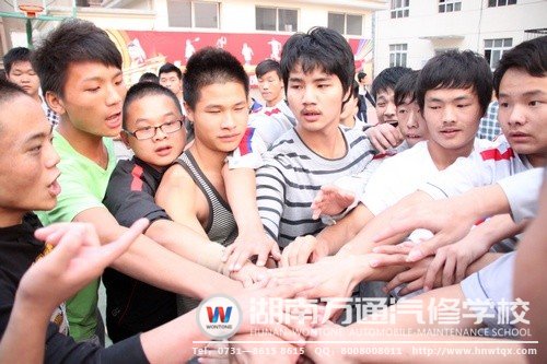 “讓我們一起加油，成為全校最棒的班級(jí)”！