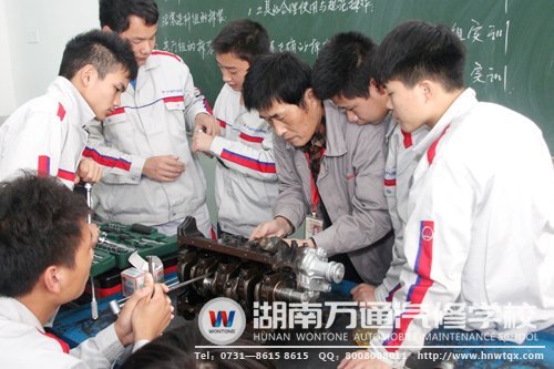 湖南萬通專業(yè)老師用耐心和細心傳授學生扎實技能
