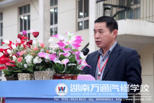 潘助理宣布籃球聯賽正式開幕