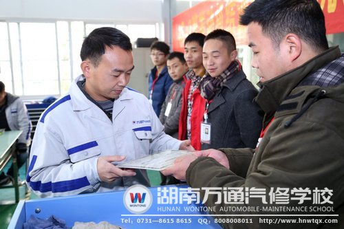 同學們獲頒認證書，收獲學習成果