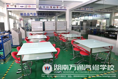 添購的實(shí)訓(xùn)新桌椅