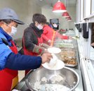 溫馨開學季 學校餐廳“食暖”新生心懷