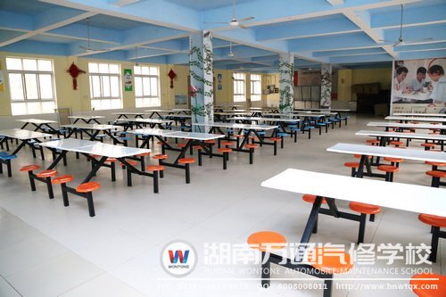 一塵不染的餐廳，保障學生飲食安全
