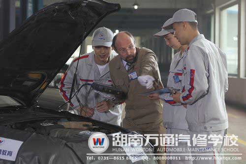 汽車行業發展迅猛，學汽修成為了一個極具潛力的選擇