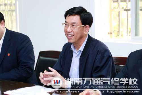 李副廳長對湖南萬通汽修學校的辦學實力十分認可
