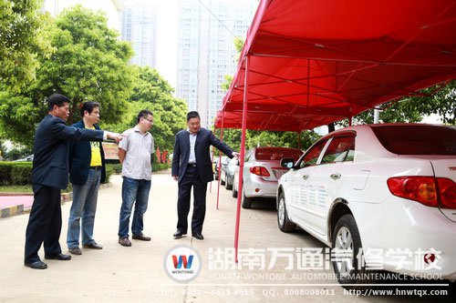 長沙市人力資源社會保障局職業能力建設處袁處長一行參觀湖南萬通汽修學校