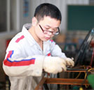 “榜樣的力量”之廖志強：曾經的高中生 現在的汽修達人