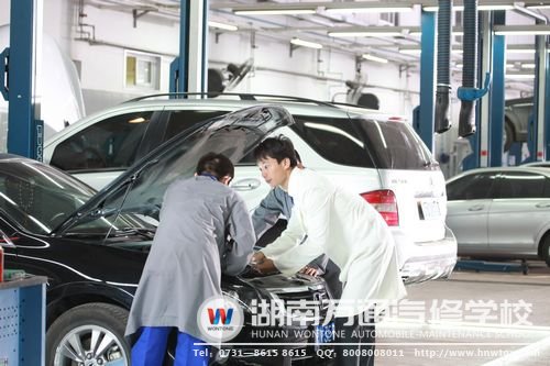 高中生學(xué)汽修成為汽車醫(yī)生，前途十分光明！