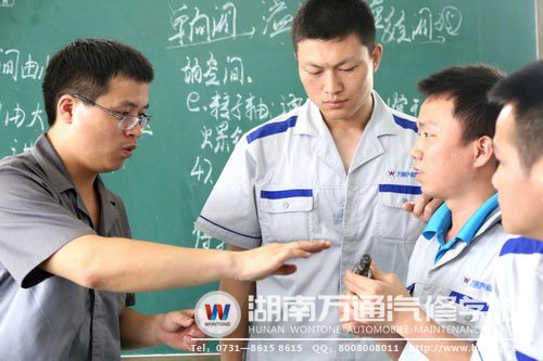 學生向老師請教問題