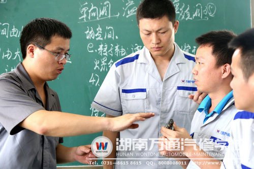 不懂就問(wèn)，程修杰學(xué)習(xí)十分認(rèn)真