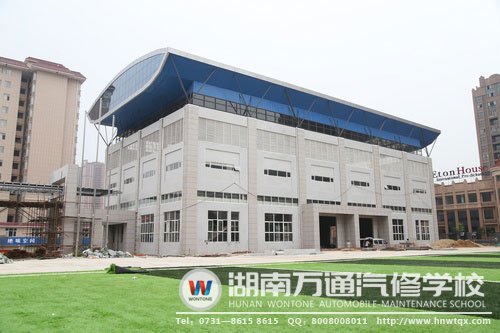 學校即將完工的體育館