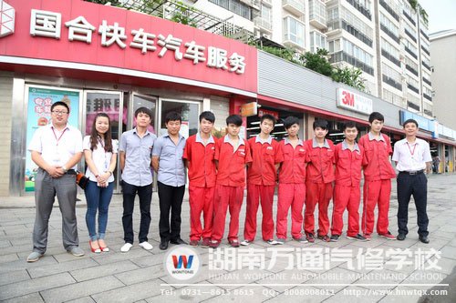 回訪國合快車畢業學子合影