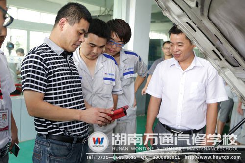 李東江專家體驗萬通教學設備元征設備