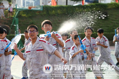 豐富多彩的校園活動，使學(xué)習(xí)更輕松