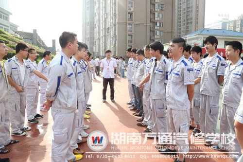 萬通學(xué)子在晨訓(xùn)中