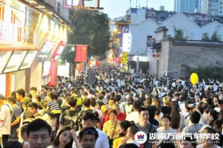 這個五一不去擠人從眾... 他們只想逛校園拿入學豪禮