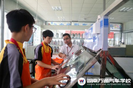 【答疑解惑】32歲學(xué)汽修晚嗎？學(xué)什么專業(yè)比較好？