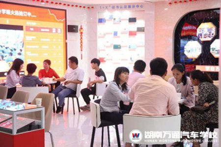 湖南萬通今夏校企定向班最后補錄名額，千萬不要再錯過入學(xué)機(jī)會！