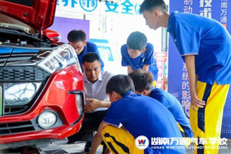大揭秘！選專業(yè)很迷茫？快來(lái)收藏這份熱門專業(yè)的就業(yè)指南