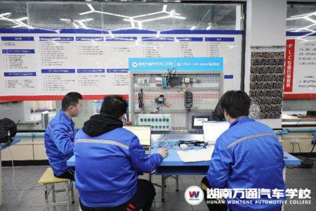 湖南萬通電工及PLC專業持續火熱|電氣學會自動化，工資多少你來定！