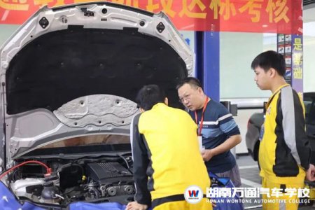 初中生選職校，這四點(diǎn)很重要！