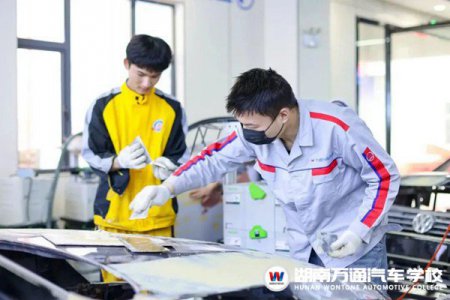 人民日?qǐng)?bào)：讓職業(yè)教育與產(chǎn)業(yè)發(fā)展相向發(fā)力 || 湖南萬通有哪些產(chǎn)教融合優(yōu)勢(shì)舉措？