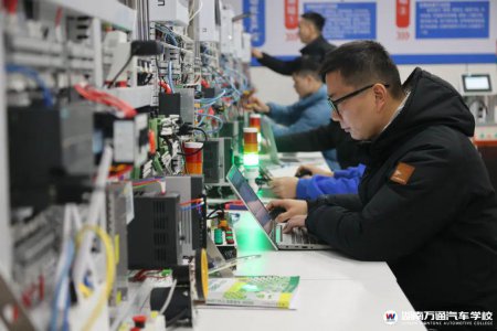 PLC自動化編程現在工資多少錢?月入過萬的PLC編程師崗位普通人可以做嗎?
