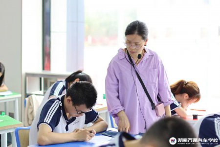 歲月如歌，感念師恩！親愛的老師，祝您節(jié)日快樂