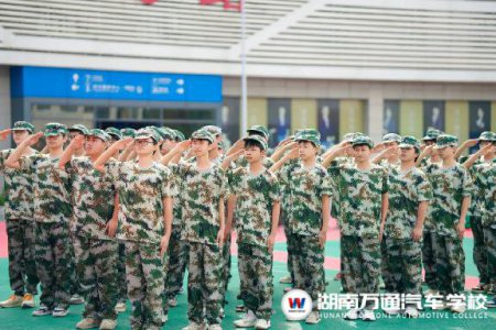 軍訓(xùn)進(jìn)行時(shí)｜熱情！熱血！→圖擊耀眼時(shí)刻