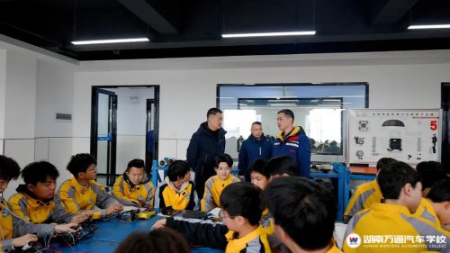 關懷備至,育人在心!湖南萬通李校長深入走訪慰問新生