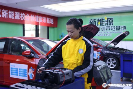 湖南汽車技工學校_汽車維修_汽車學校新聞