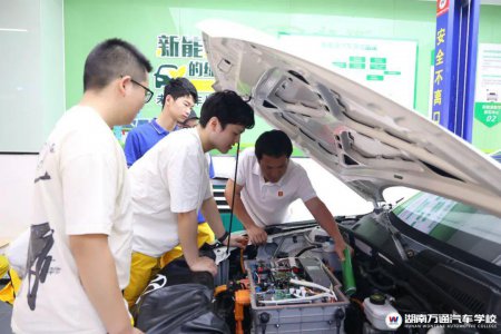 男生讀職校適合學什么專業?(初高中生必看)